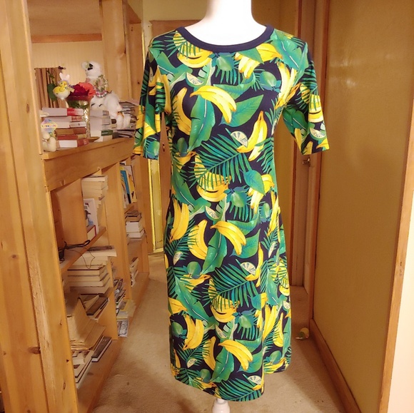 Old Navy Dresses & Skirts - Old Navy. Fitted. Tropical Fruit Print. Old Navy Dresses & Skirts - Old Navy. Fitted. Tropical Fruit Print.
